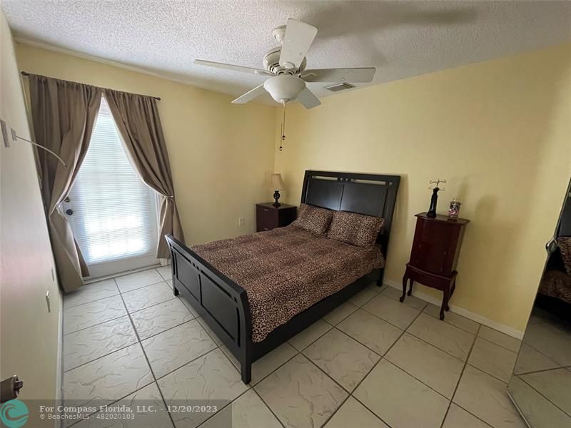 Keystone Lake Pembroke Pines, FL 33029 - Photo 20 of 23 a bedroom with a bed and a mirror
