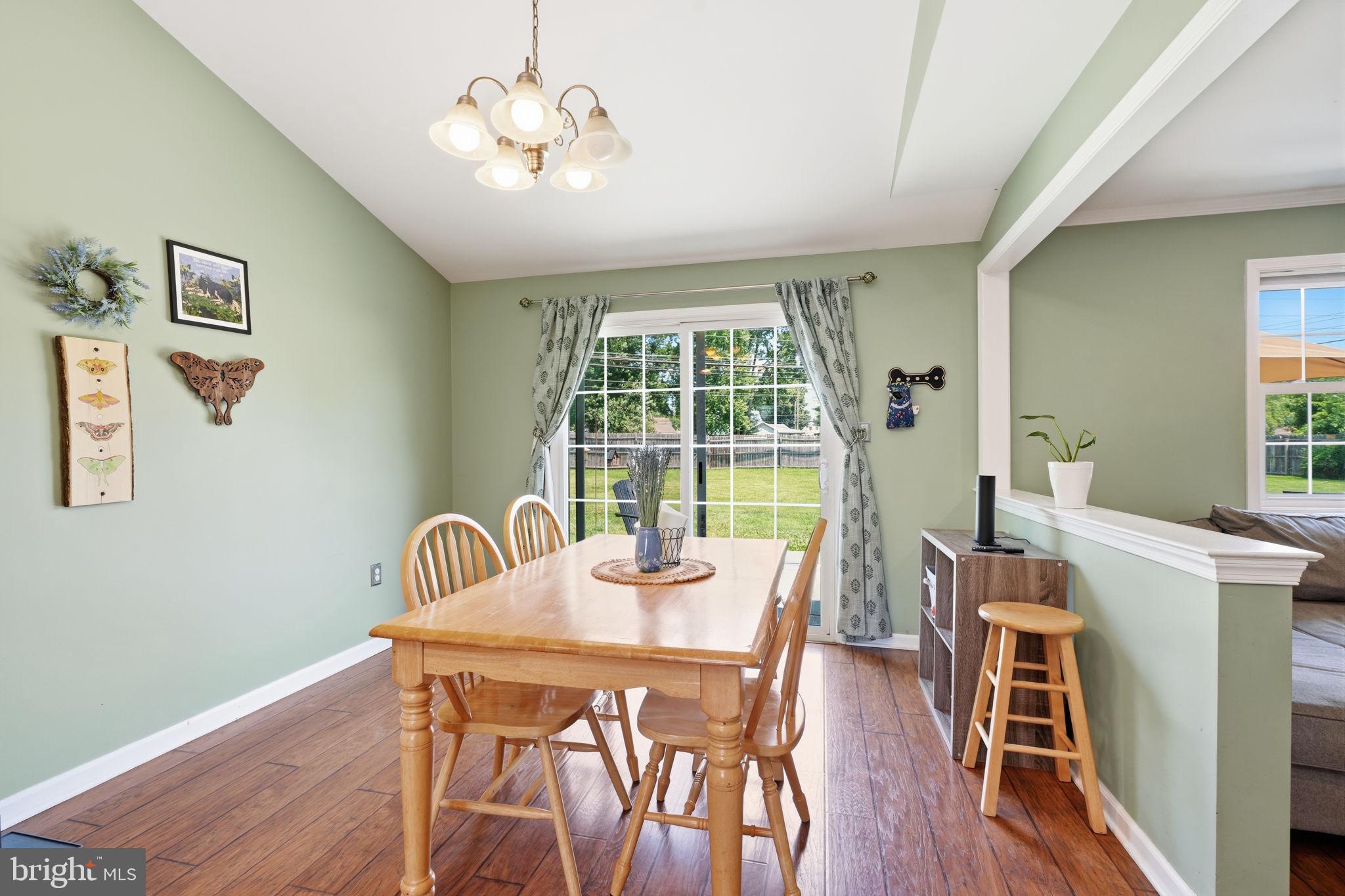 59 Iroquois Road Levittown, PA 19057 - Photo 6 of 25 Eat in kitchen