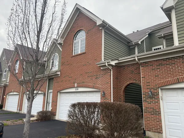 $3,300 | 228 West Fairview Way, Palatine, IL 60067