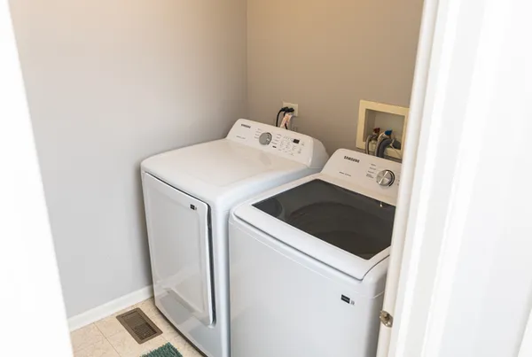 $3,300 | 228 West Fairview Way, Palatine, IL 60067