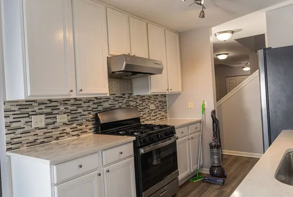 $3,300 | 228 West Fairview Way, Palatine, IL 60067