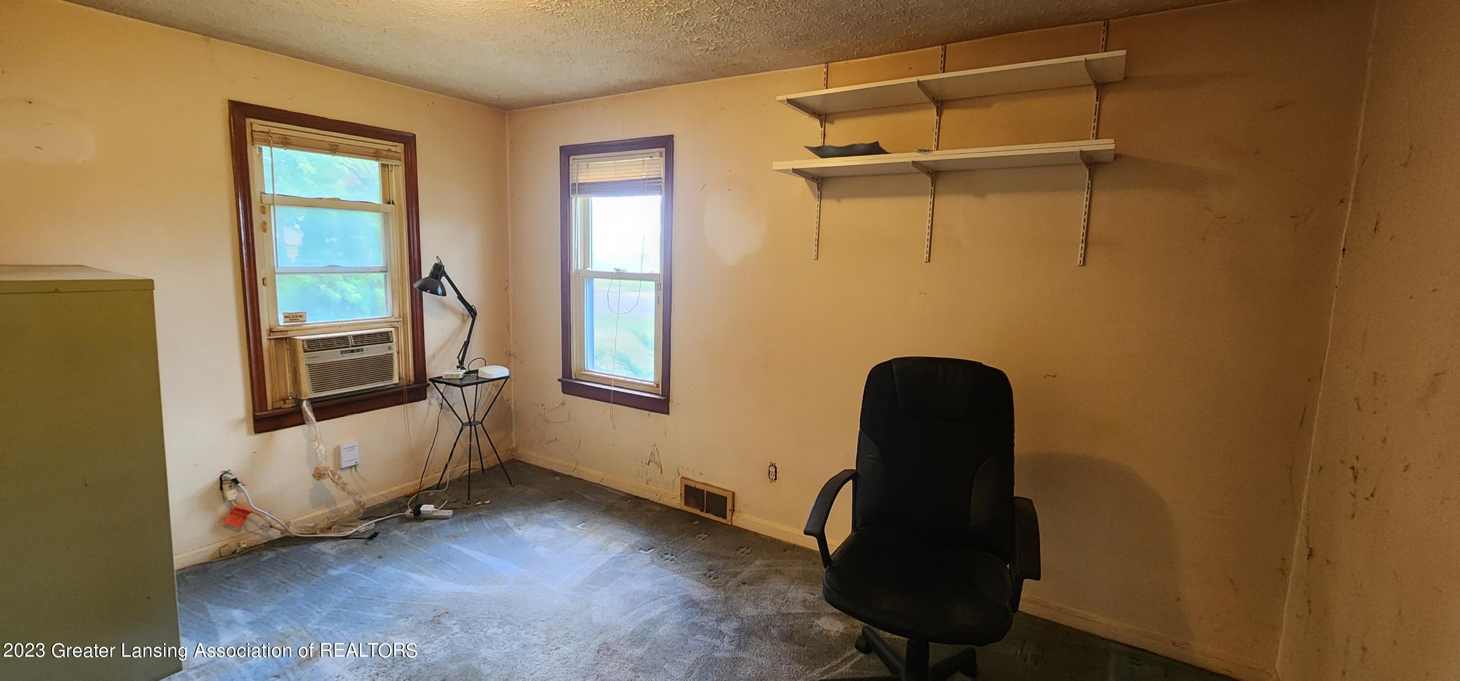 825 Robins Road Lansing, MI 48917 - Photo 6 of 7 20230611_104205
