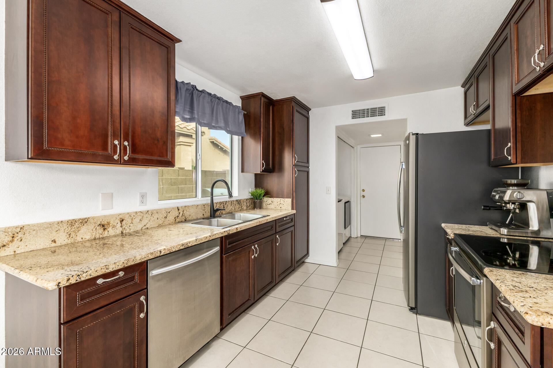 4313 East Desert Trumpet Road Phoenix, AZ 85044 - Photo 16 of 75 Kitchen