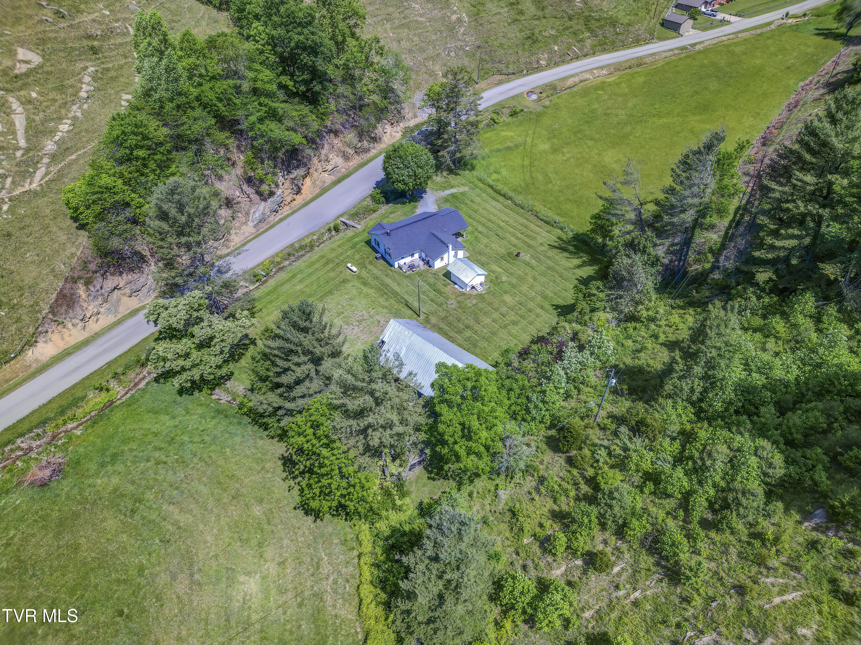 865 Shelleys Road Bristol, VA 24202 - Photo 38 of 41 865 Shelleys Rd (15)