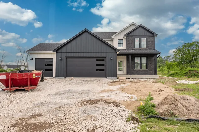 $799,900 | N75W17841 Woody Lane, Menomonee Falls, WI 53051