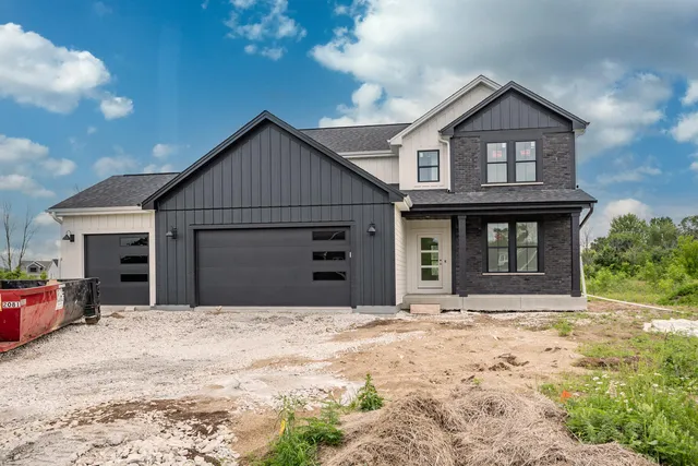 $799,900 | N75W17841 Woody Lane, Menomonee Falls, WI 53051