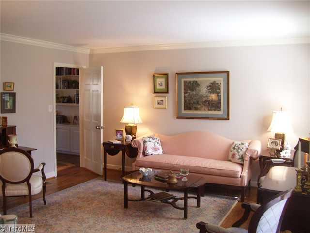 964 Bryanplace Road Winston-Salem, NC 27104 - Photo 4 of 15 Living Room.