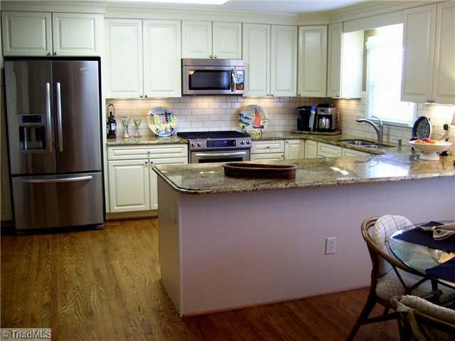 964 Bryanplace Road Winston-Salem, NC 27104 - Photo 10 of 15 Kitchen.