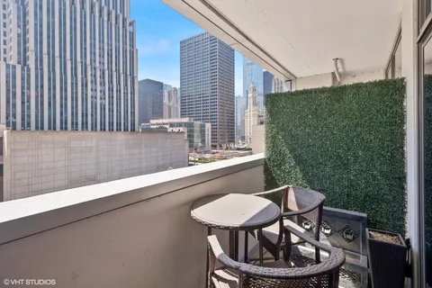 $525,000 | 240 East Illinois Street, Unit 607, Chicago, IL 60611
