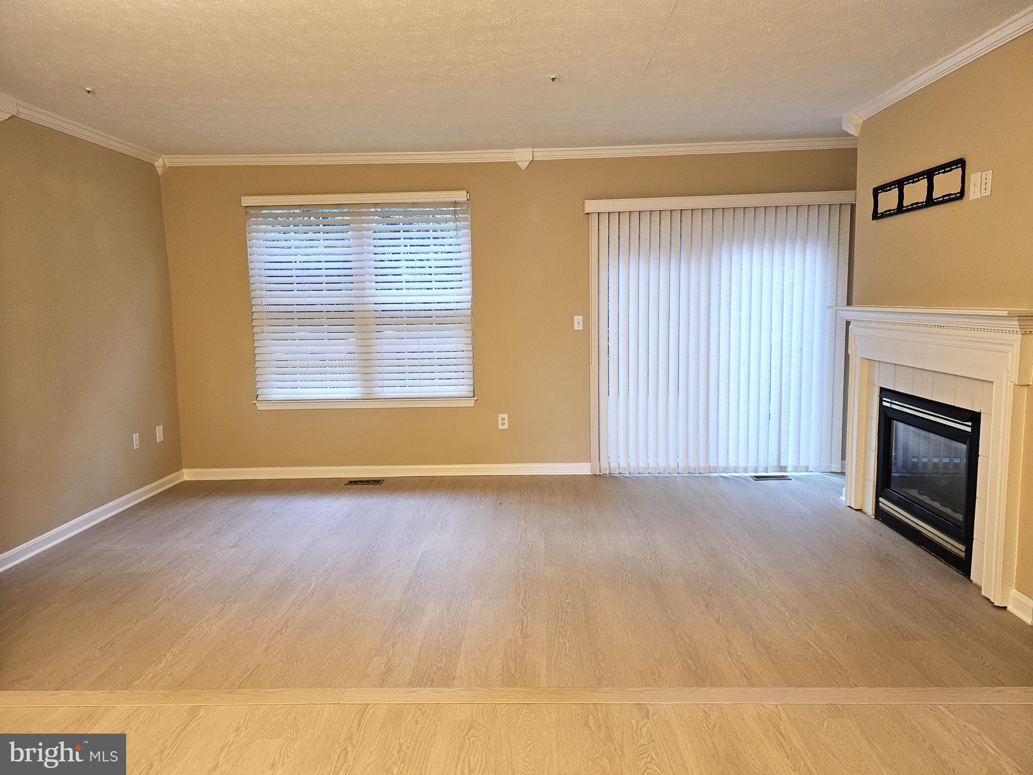 9044 Constant Course Columbia, MD 21046 - Photo 12 of 49 Living Room