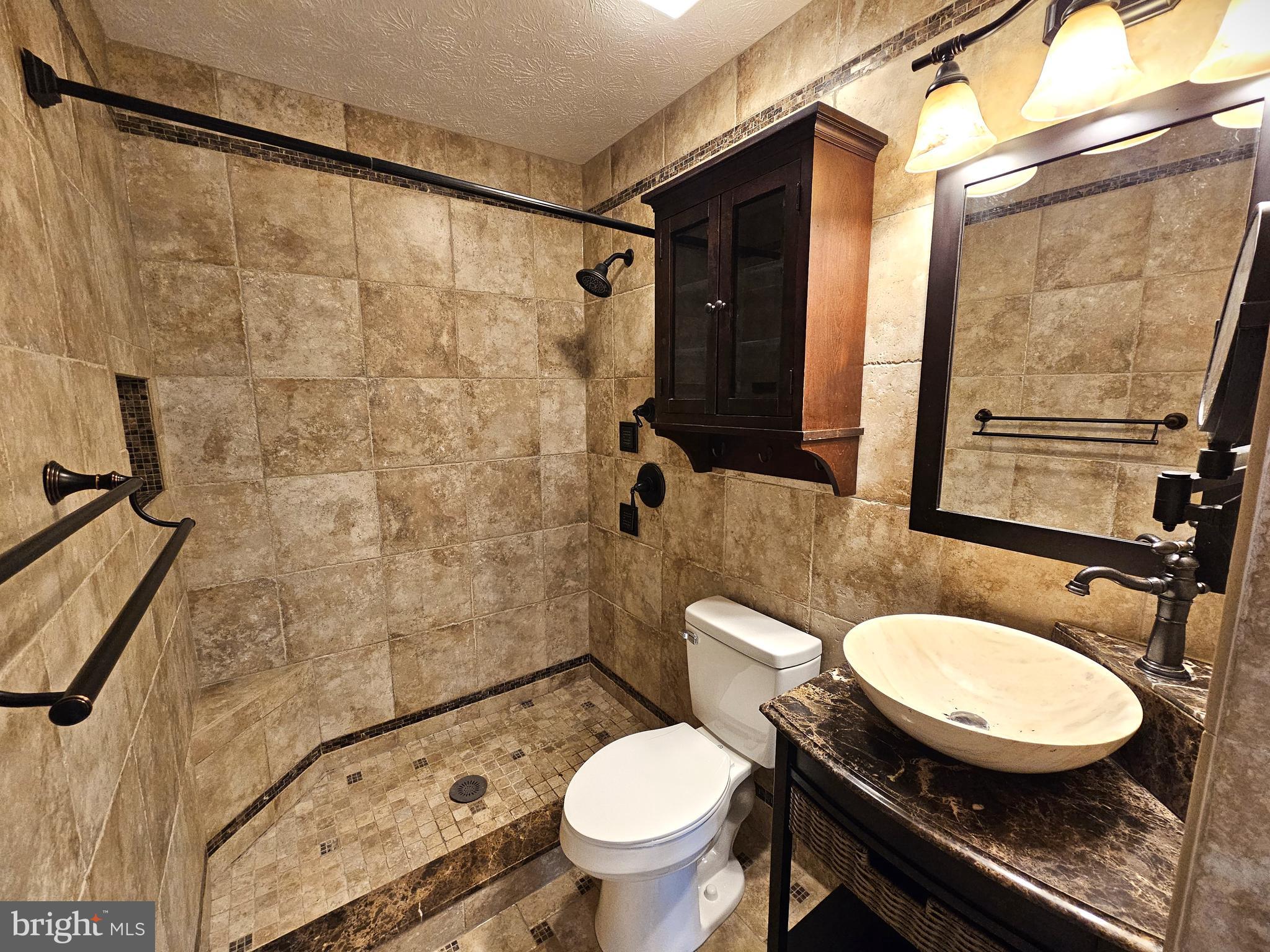 9044 Constant Course Columbia, MD 21046 - Photo 25 of 49 Primary Bath