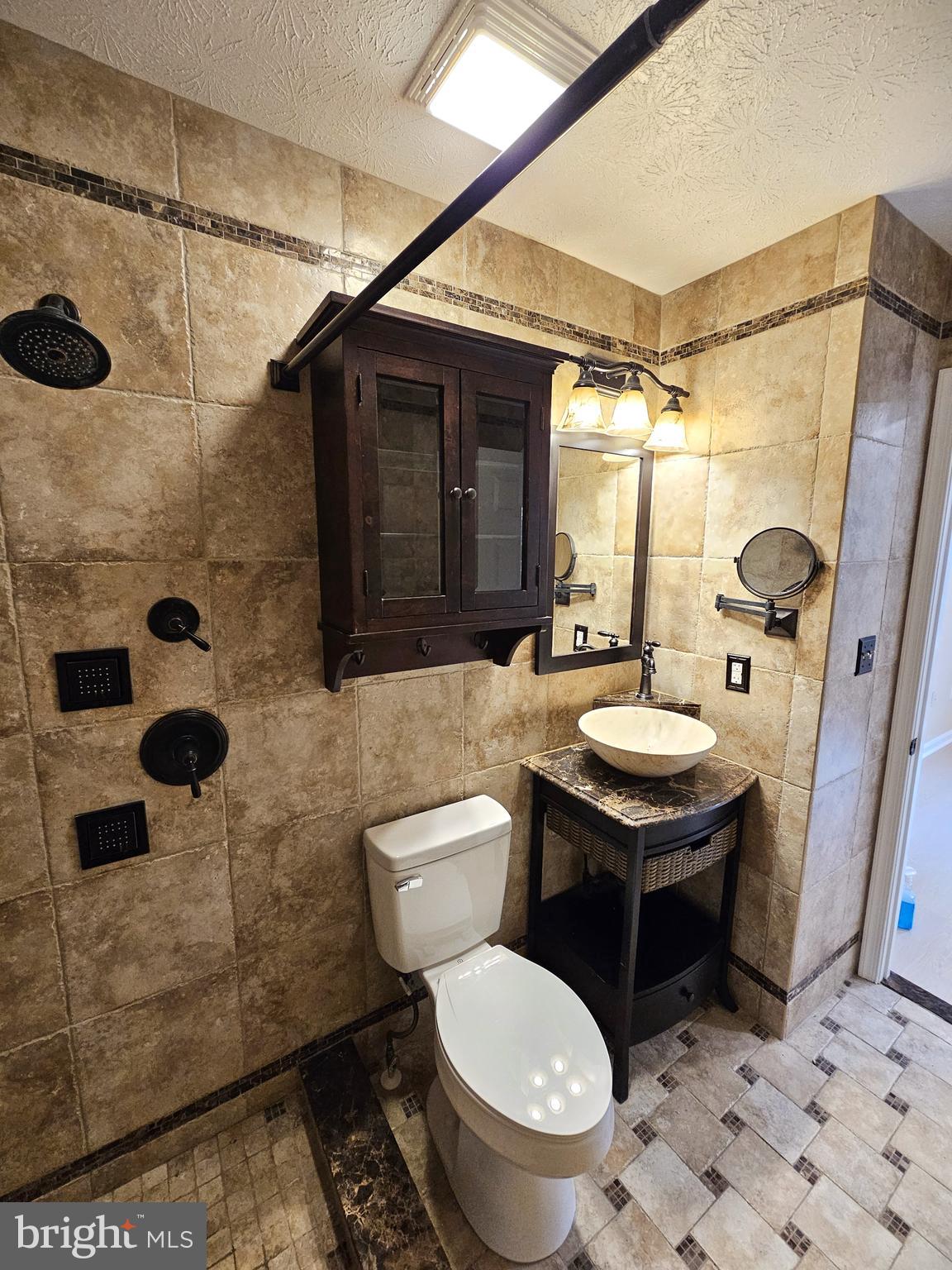 9044 Constant Course Columbia, MD 21046 - Photo 26 of 49 Primary Bath