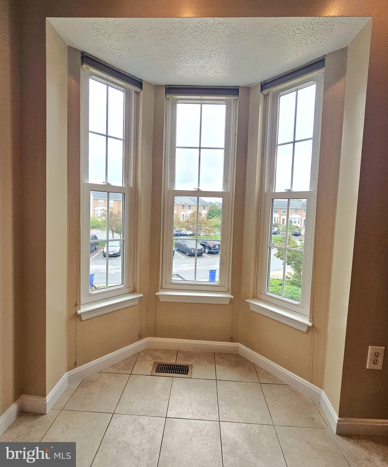 9044 Constant Course Columbia, MD 21046 - Photo 4 of 49