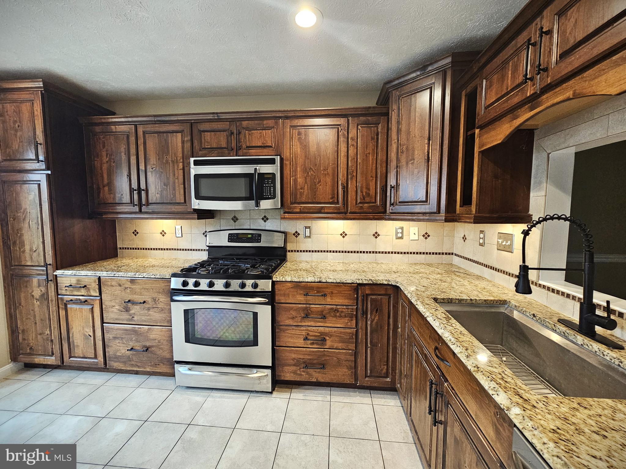 9044 Constant Course Columbia, MD 21046 - Photo 5 of 49 Kitchen