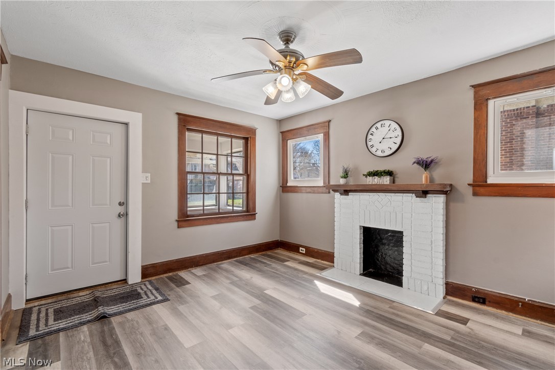 1599 Hampton Road Akron, OH 44305 - Photo 5 of 31 living room