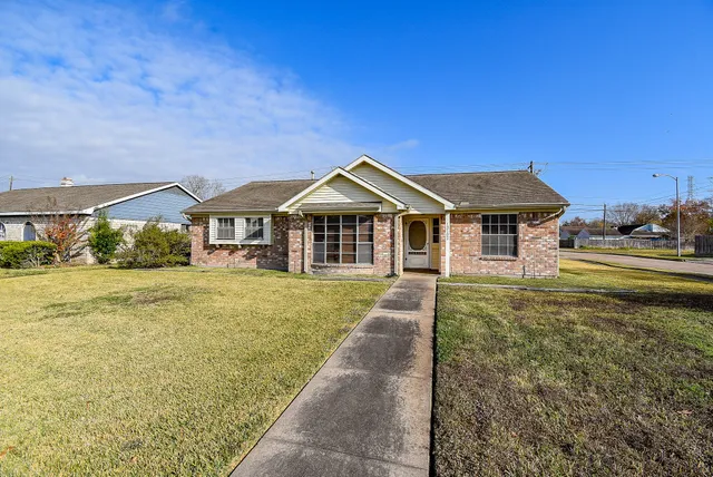 $259,000 | 12102 Monticeto Lane, Meadows Place, TX 77477