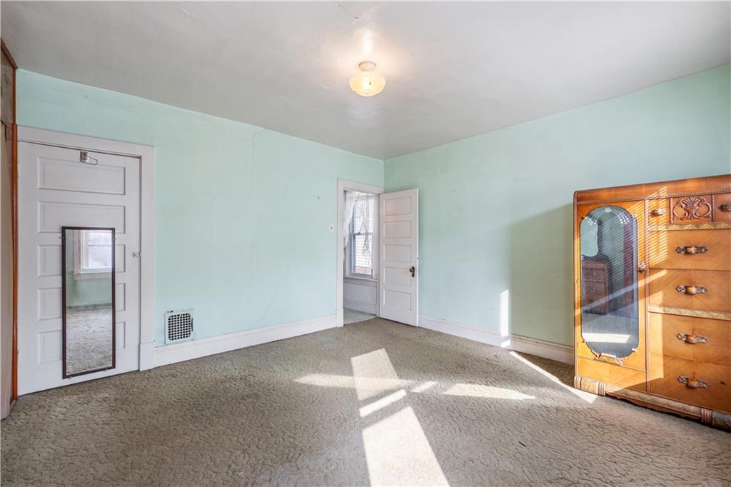 620 Virginia Avenue Rochester, PA 15074 - Photo 19 of 36 an empty room with closet area
