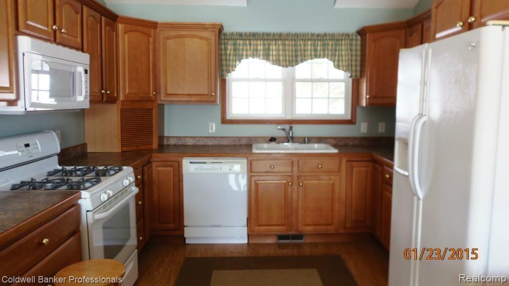 1253 Peppermill Road Lapeer, MI 48446 - Photo 12 of 25 1253 Peppermill kitchen.jpg
