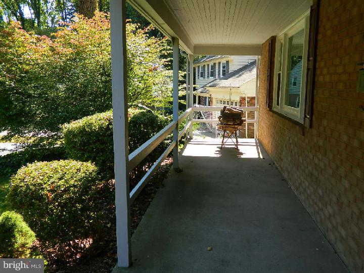 152 Snyder Lane Springfield, PA 19064 - Photo 2 of 25 Porch