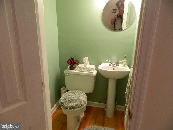 152 Snyder Lane Springfield, PA 19064 - Photo 12 of 25 Bathroom