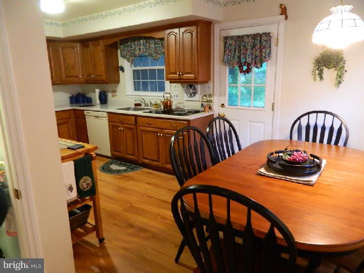 152 Snyder Lane Springfield, PA 19064 - Photo 13 of 25 Kitchen
