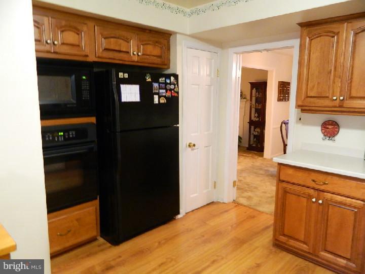 152 Snyder Lane Springfield, PA 19064 - Photo 16 of 25 Kitchen