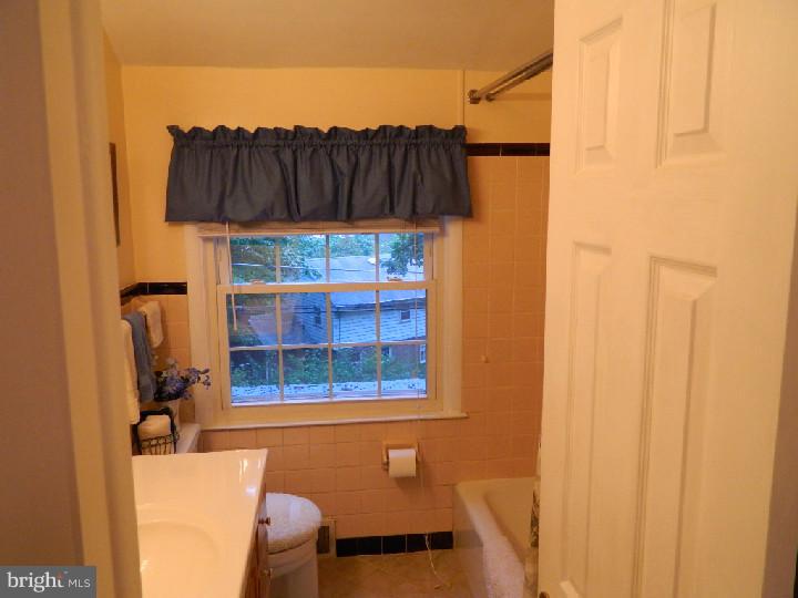 152 Snyder Lane Springfield, PA 19064 - Photo 25 of 25 Bathroom