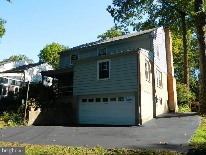 152 Snyder Lane Springfield, PA 19064 - Photo 4 of 25 Exterior Back