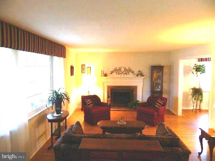 152 Snyder Lane Springfield, PA 19064 - Photo 6 of 25 Fireplace