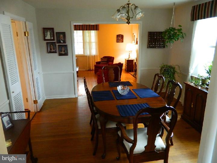 152 Snyder Lane Springfield, PA 19064 - Photo 7 of 25 Dining Room