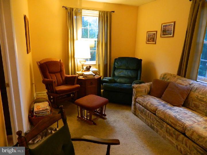 152 Snyder Lane Springfield, PA 19064 - Photo 8 of 25 Den