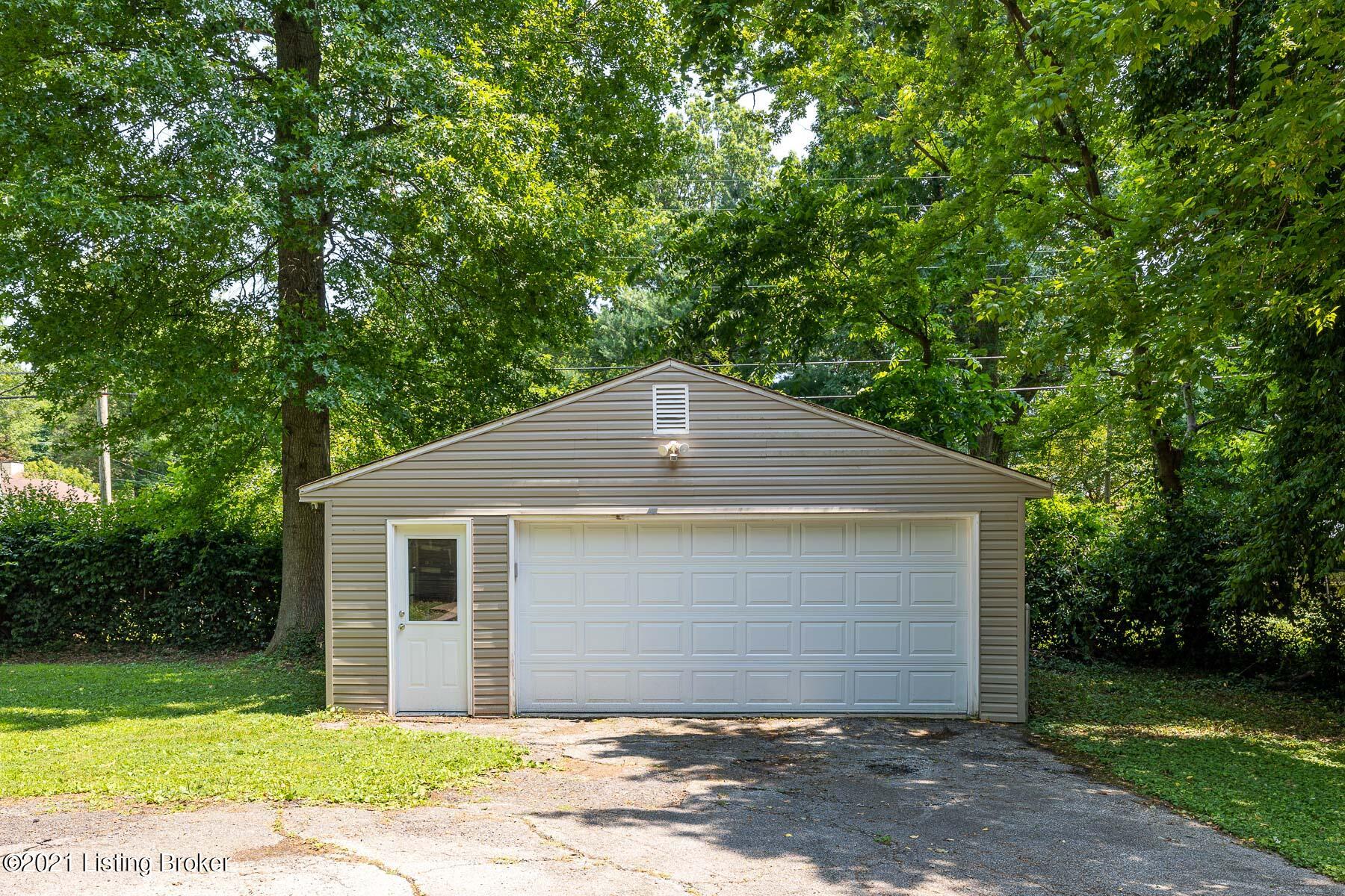 9300 Hunter Road Louisville, KY 40242 - Photo 22 of 26 2 Car Garage