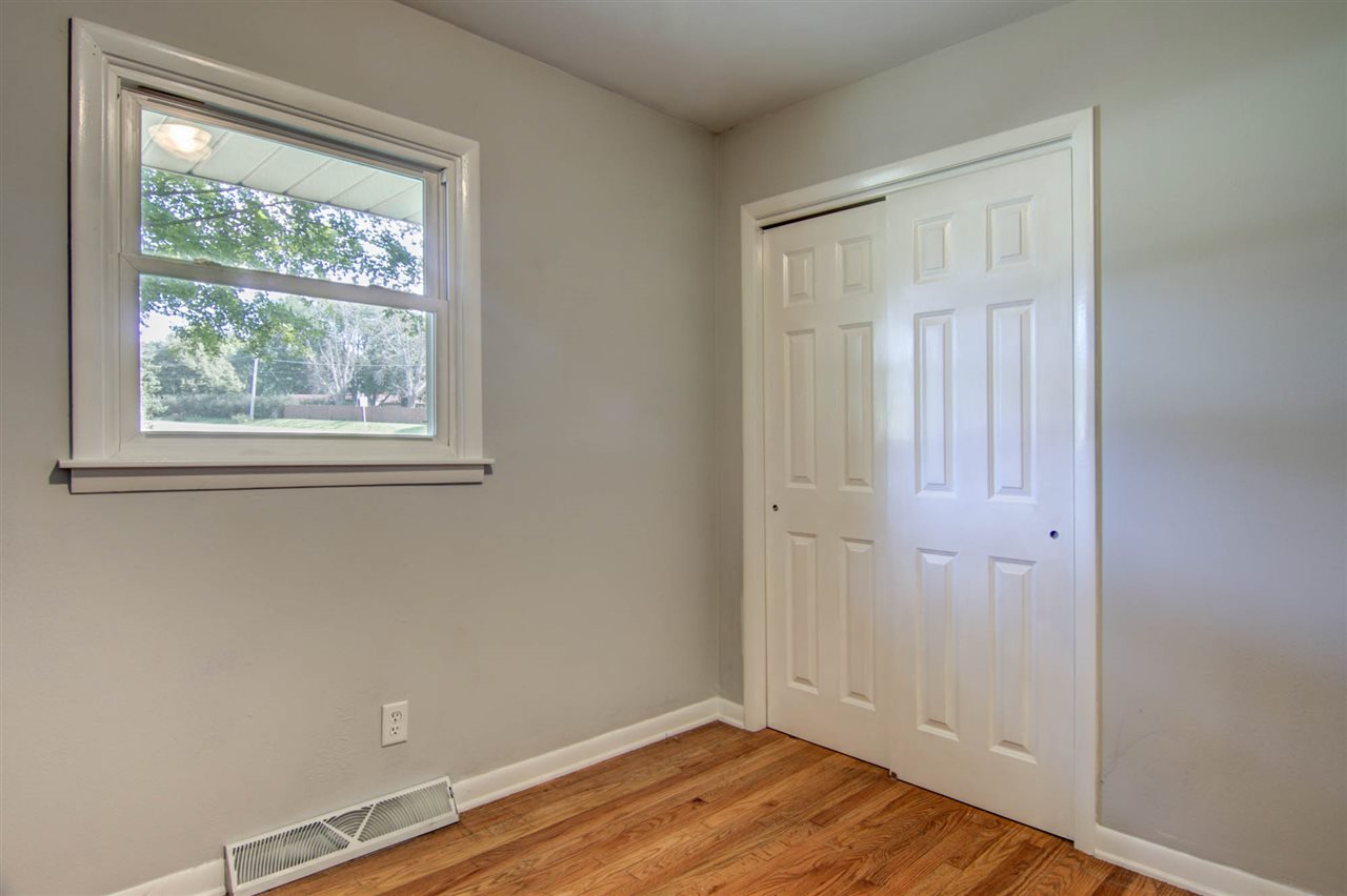 5981 Whitecliff Road Rockford, IL 61109 - Photo 15 of 25 an empty room with wooden floor and windows