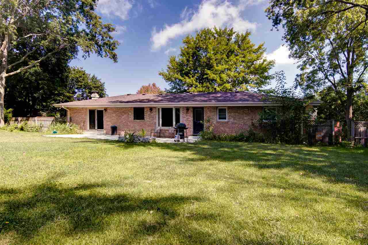 5981 Whitecliff Road Rockford, IL 61109 - Photo 23 of 25 a front view of a house with a garden