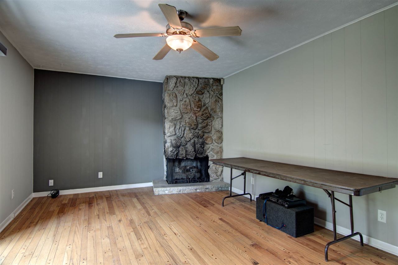 5981 Whitecliff Road Rockford, IL 61109 - Photo 10 of 25 a view of a livingroom with wooden floor