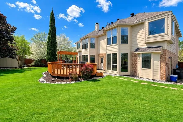 a view of a house with a big yard