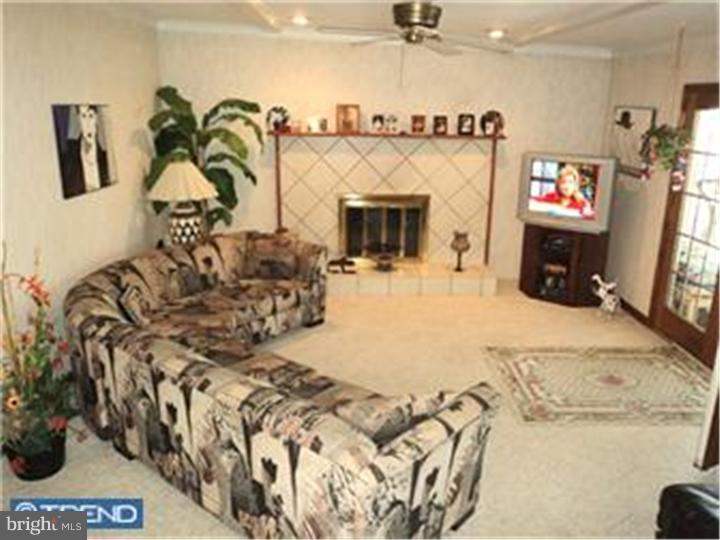 6 Euston Road Marlton, NJ 08053 - Photo 13 of 16 Family Room