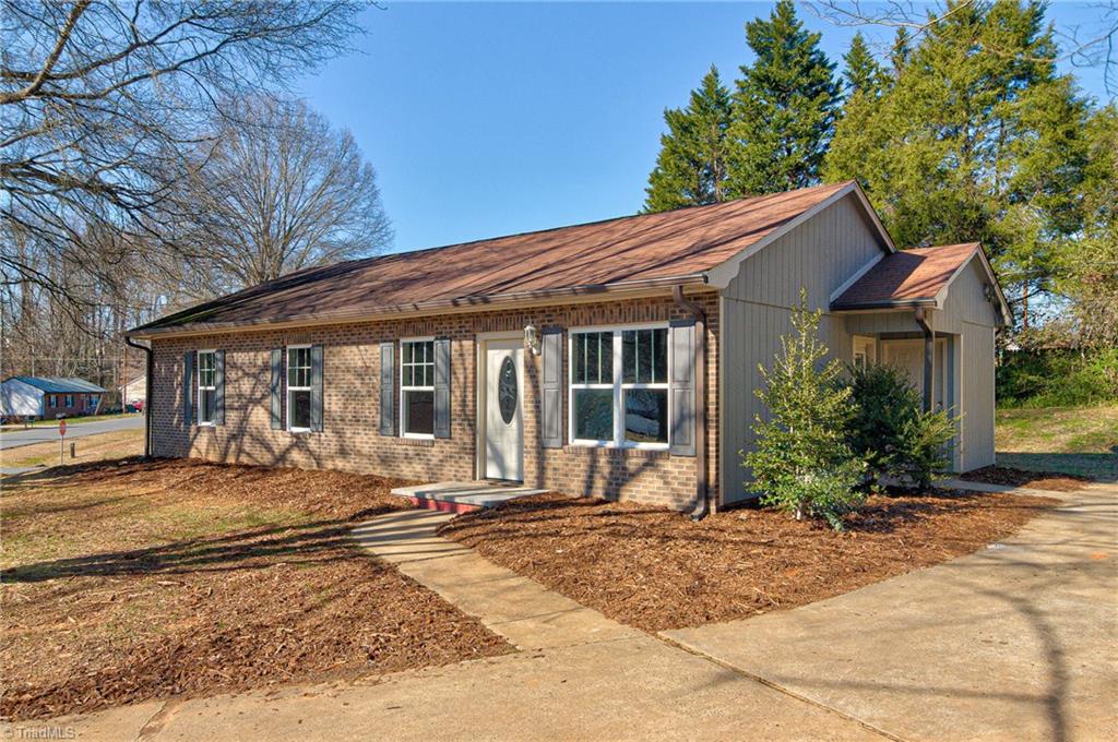567 Heatherton Lane Rural Hall, NC 27045 - Photo 2 of 30