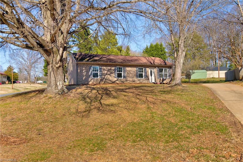 567 Heatherton Lane Rural Hall, NC 27045 - Photo 4 of 30