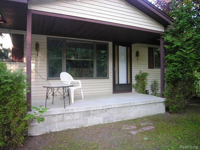 7765 Kendall Road Columbus, MI 48063 - Photo 10 of 20 10 porch