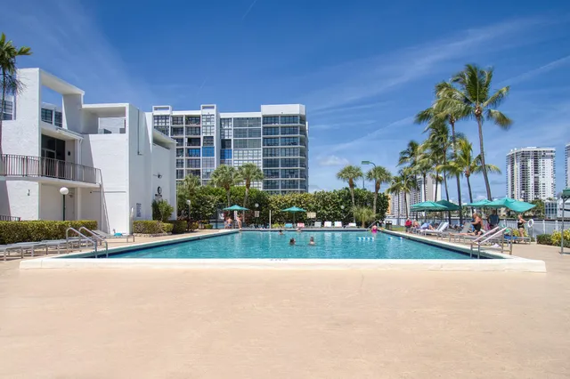 $1,983 | 800 Parkview Drive, Unit 225, Hallandale Beach, FL 33009