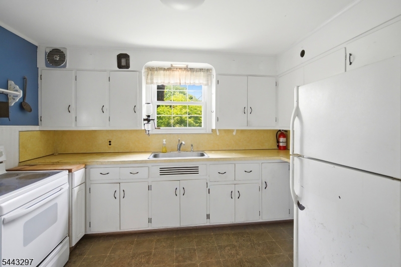 180 Milltown Road Springfield, NJ 07081 - Photo 11 of 27
