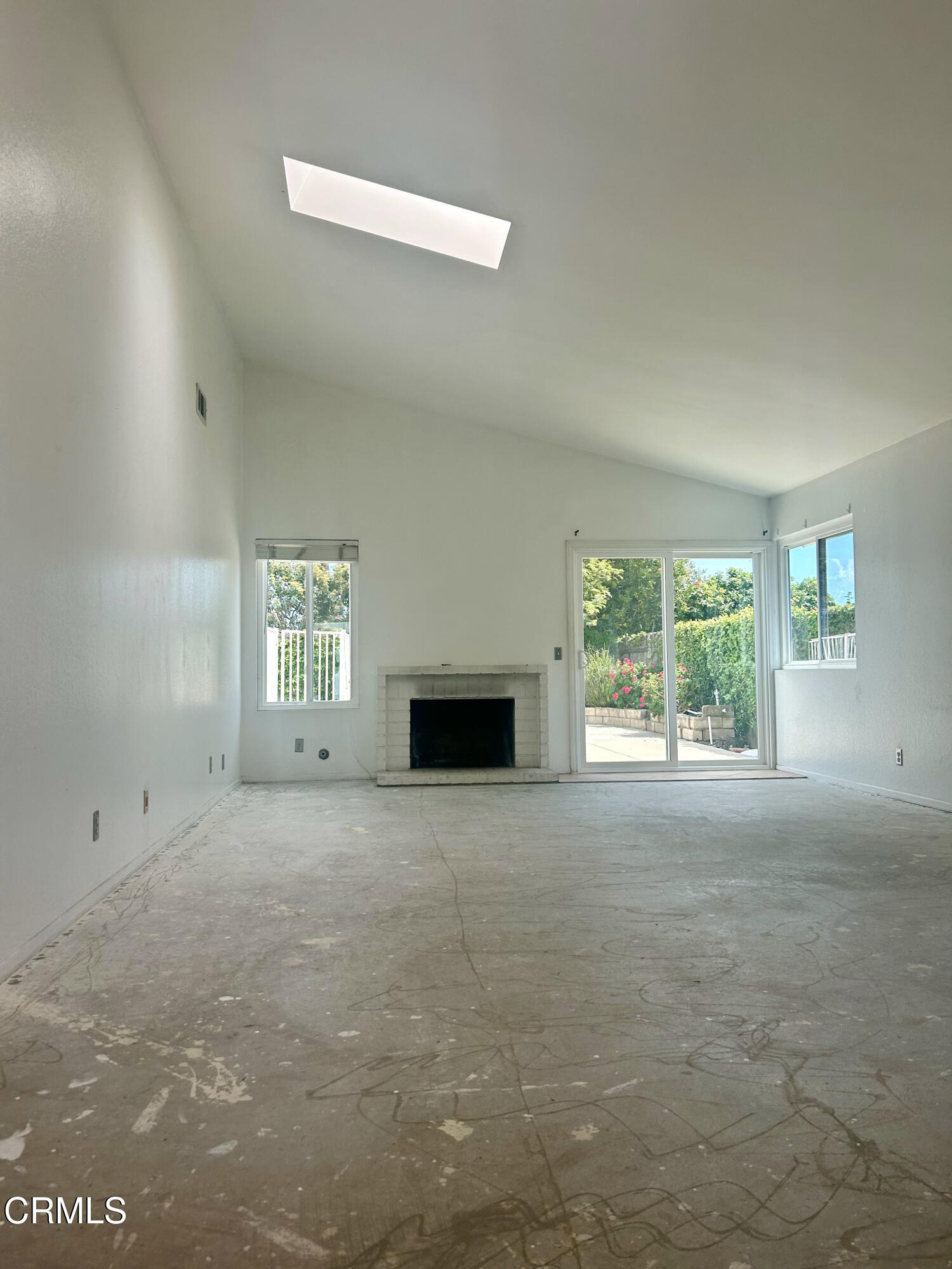 1756 Coachman Drive Camarillo, CA 93012 - Photo 2 of 19 living room