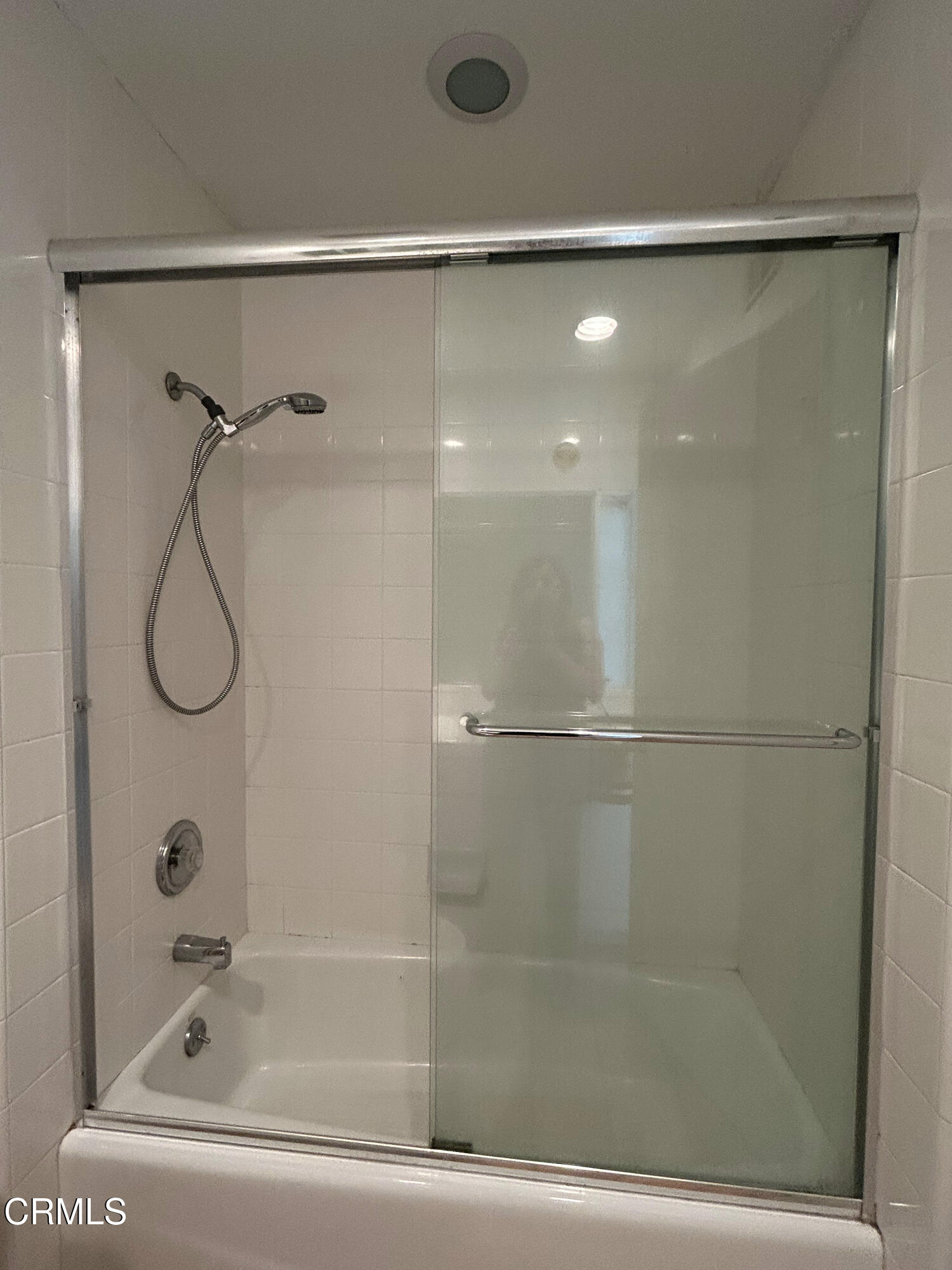 1756 Coachman Drive Camarillo, CA 93012 - Photo 7 of 19 guest bathroom shower_tub