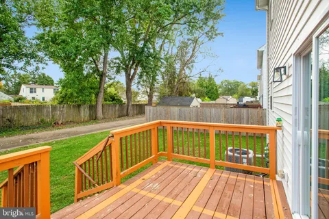 a view of deck with a yard