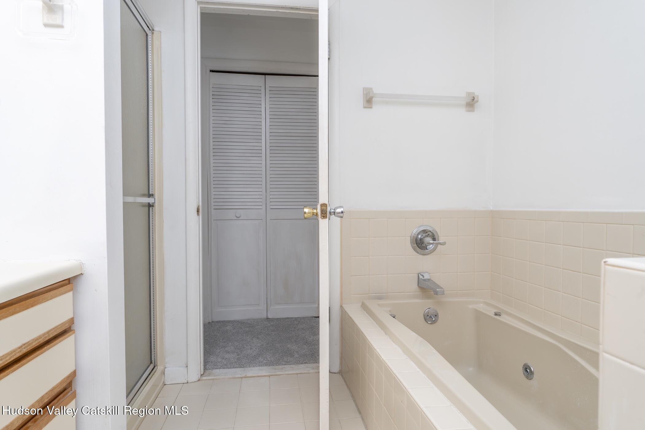 34 Rondout Harbor Port Ewen, NY 12466 - Photo 38 of 42 a bathroom with a tub shower and sink