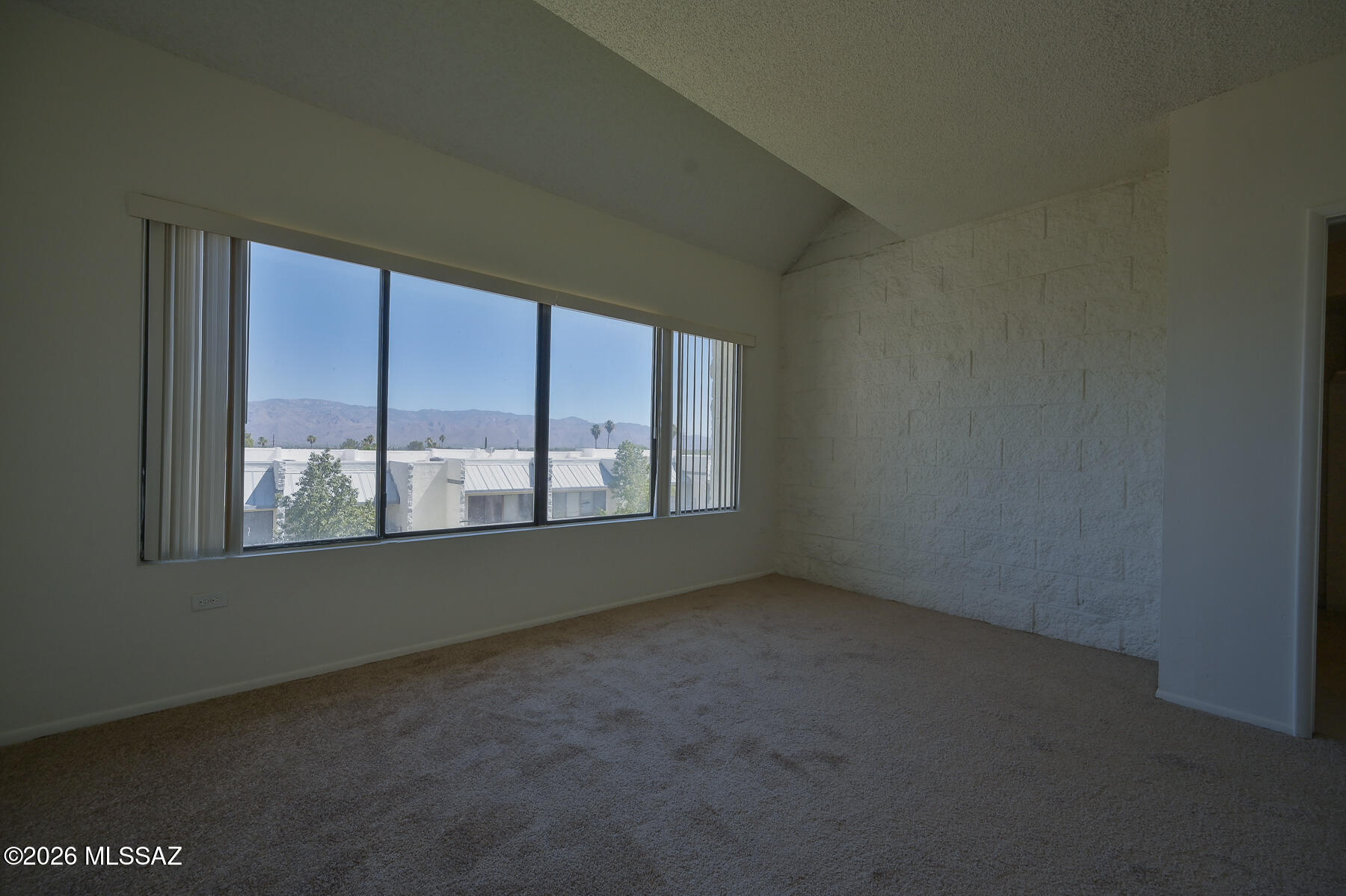 7777 East Golf Links Road, Unit 2308 Tucson, AZ 85730 - Photo 5 of 37 an empty room with a window