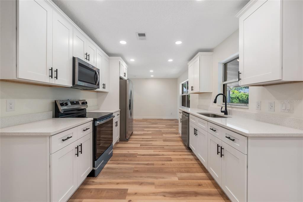5609 Valley Oak Road Orlando, FL 32808 - Photo 9 of 30 Gallery Image 9