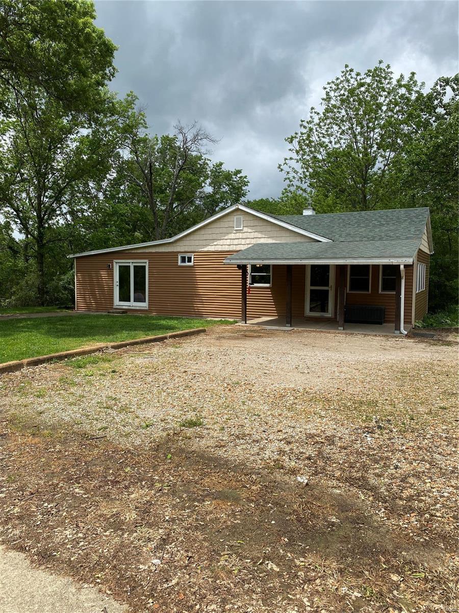 1136 Hazel Dell Road Greenville, IL 62246 - Photo 1 of 50 Gallery Image 1