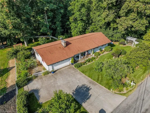 $380,000 | 344 Knollwood Drive, Wilkesboro, NC 28697